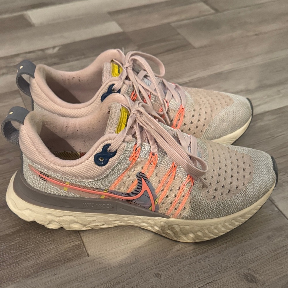 Nike Women's Pink and Gray Athletic Shoes